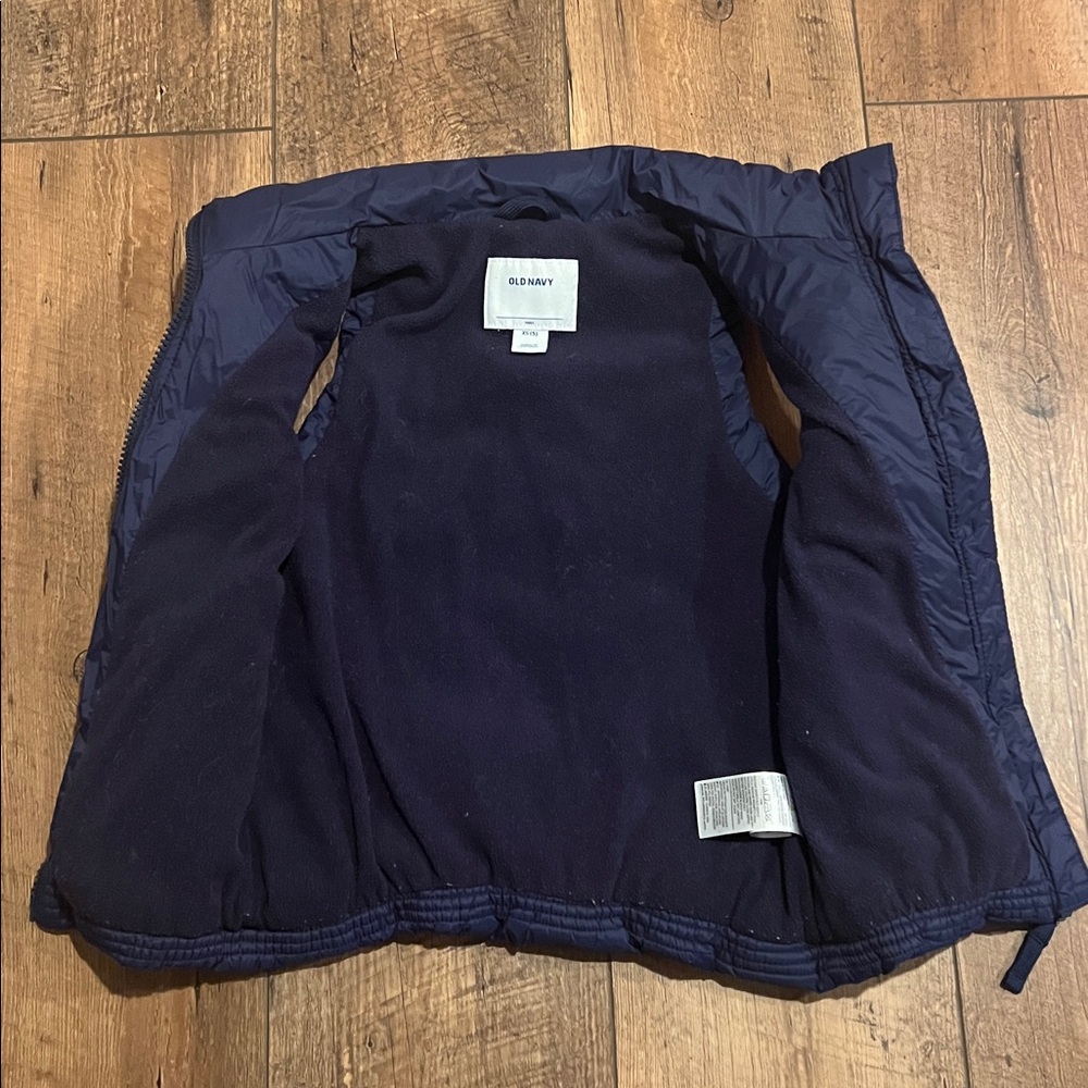Old Navy Boys Water Resistant Puffer Vest, XS (5) - Picture 3 of 6